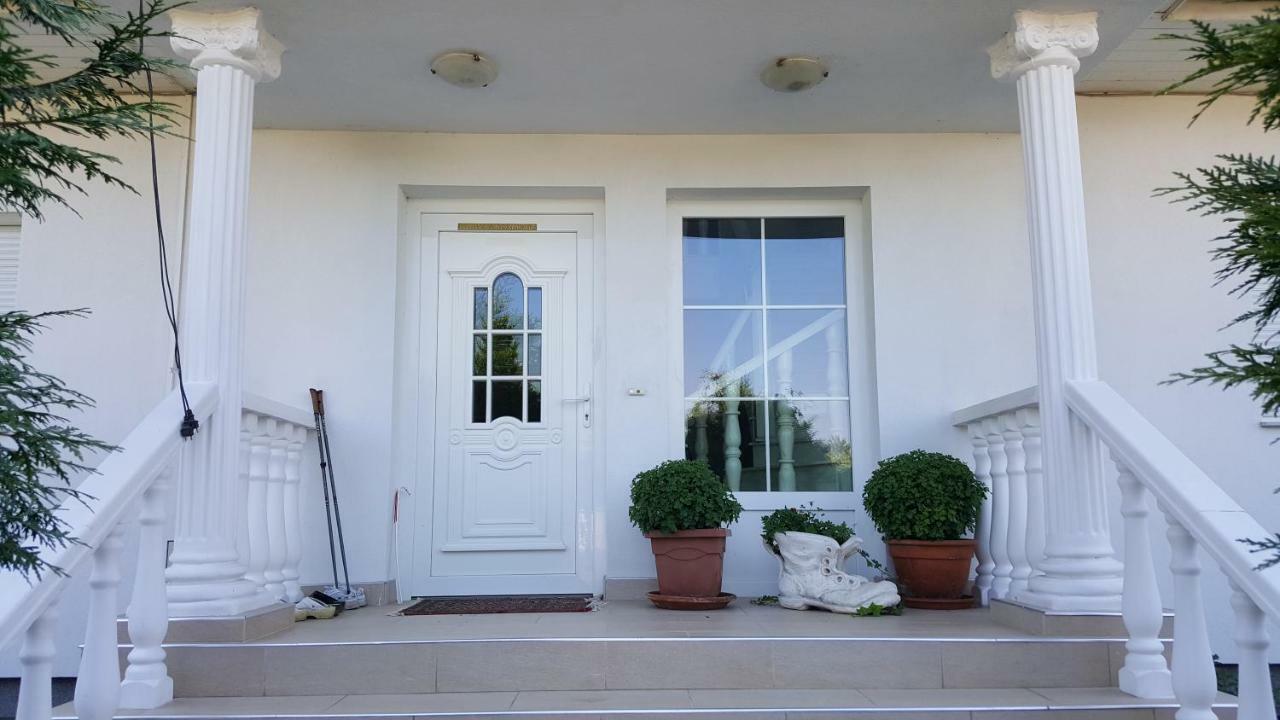 Leon'S Silberwald Apartment Strasshof an der Nordbahn Exterior foto