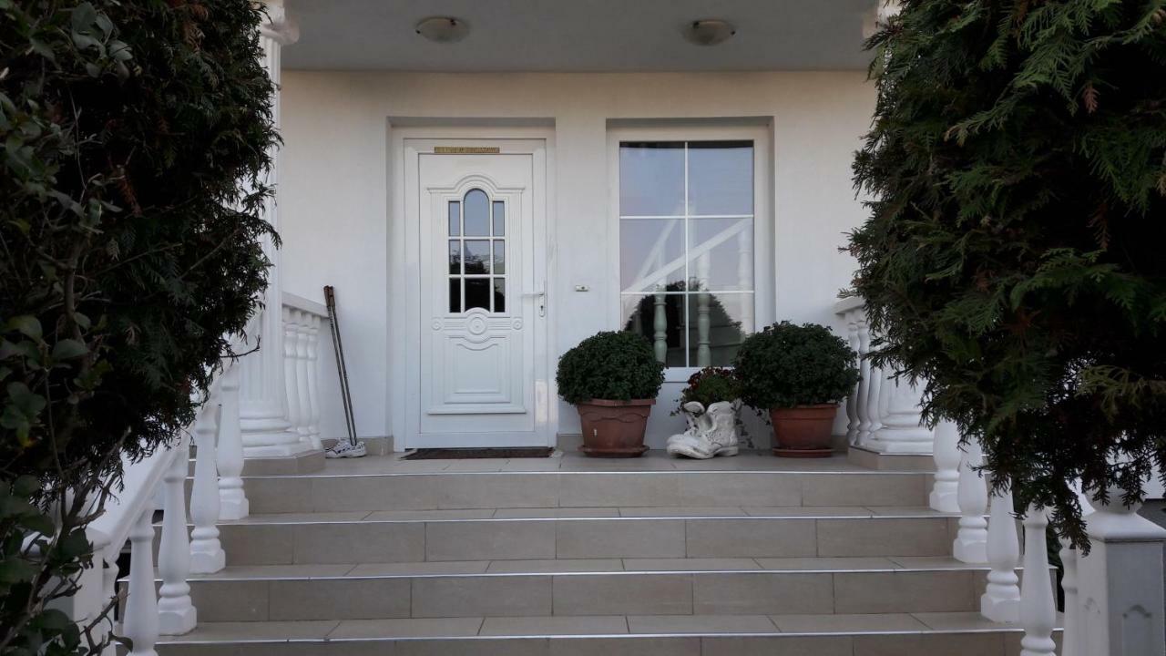 Leon'S Silberwald Apartment Strasshof an der Nordbahn Exterior foto